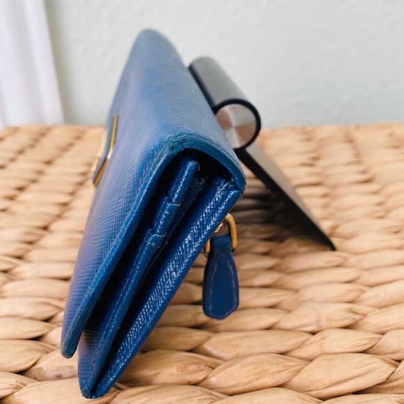 Authentic Prada Saffiano leather flap wallet - Picture 4 of 10